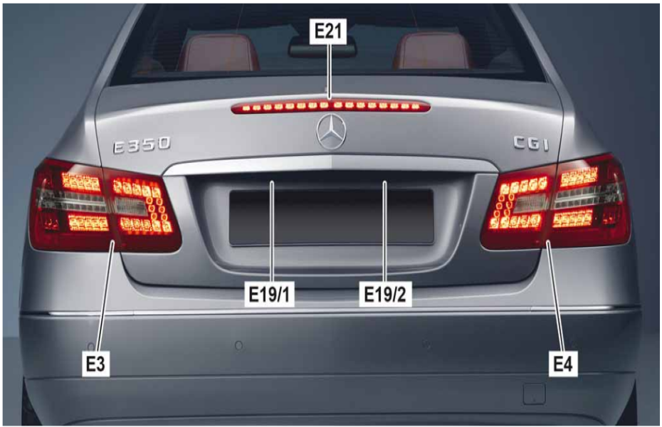 Console centrale arrière avec porte-gobelet, étui de rangement pour  accoudoir, panneau coupé, Mercedes Benz Classe