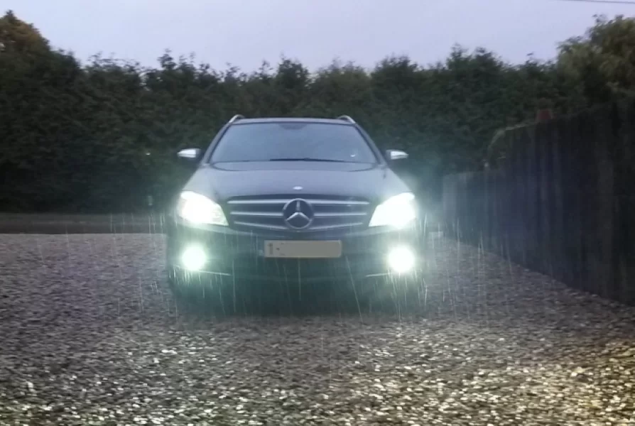 éclairage Mercedes W204