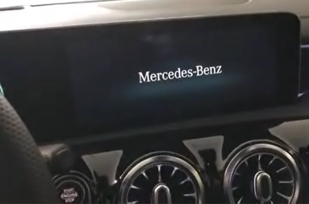 écran Mercedes ne s'allume plus